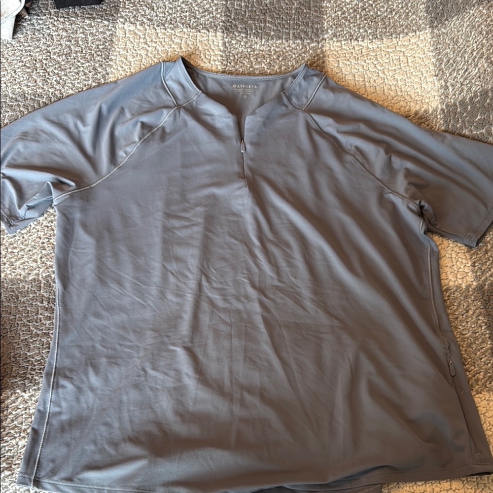 Women’s Athleta active t shirt with zip sz XL